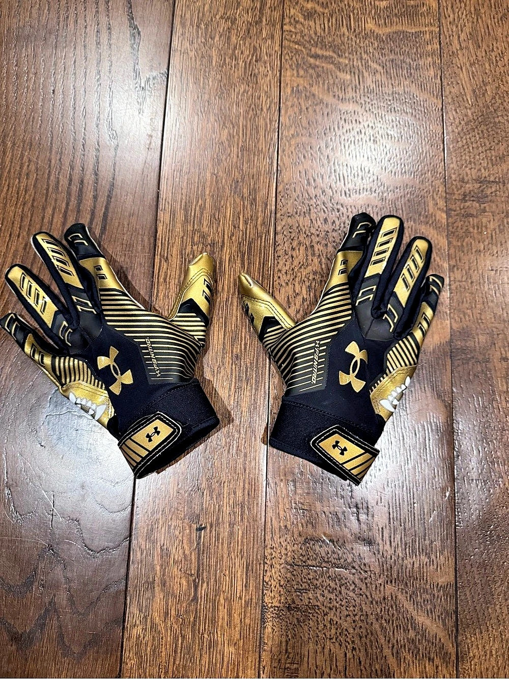 Under Armour Youth Nitro Novelty Football Gloves Football Gloves Black & Gold